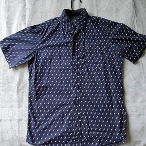 Button up collar short sleeve shirt